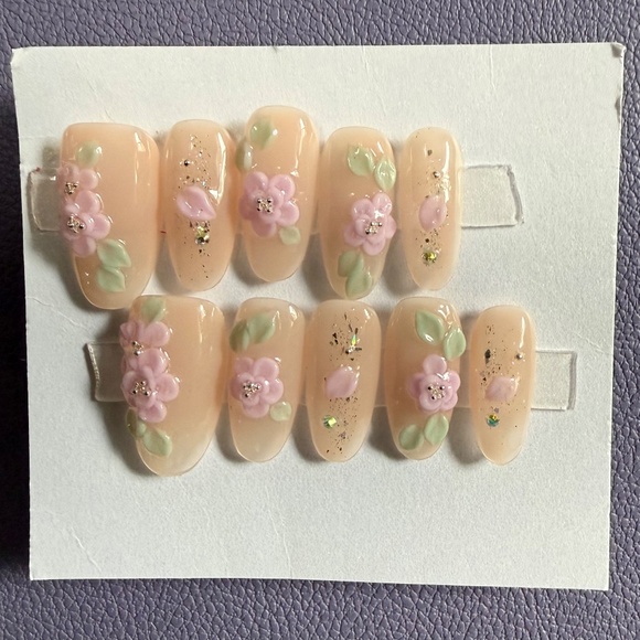 Press On Nails - Picture 2 of 2